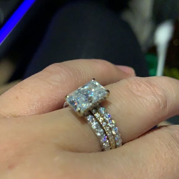 The Radiant Hidden Halo Pavé 3 pcs wedding set band and engagement ring - Picture 7 of 7